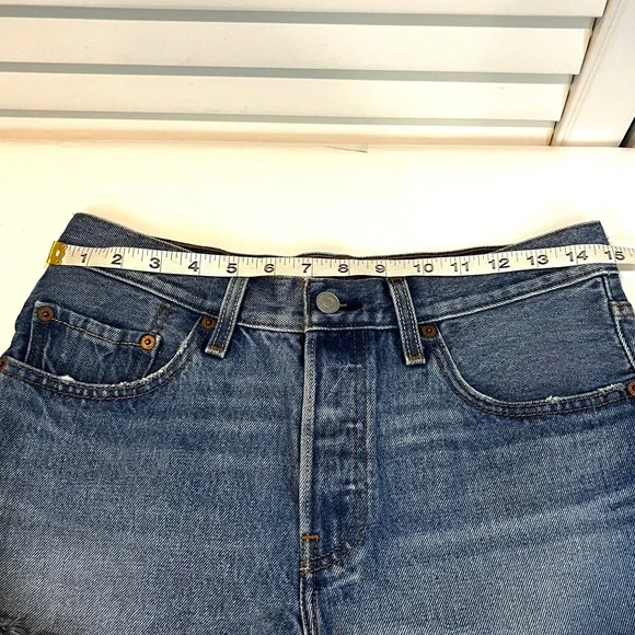 Levi's 501 Raw Edge Button Fly Jean Shorts Size 27 - Picture 7 of 9